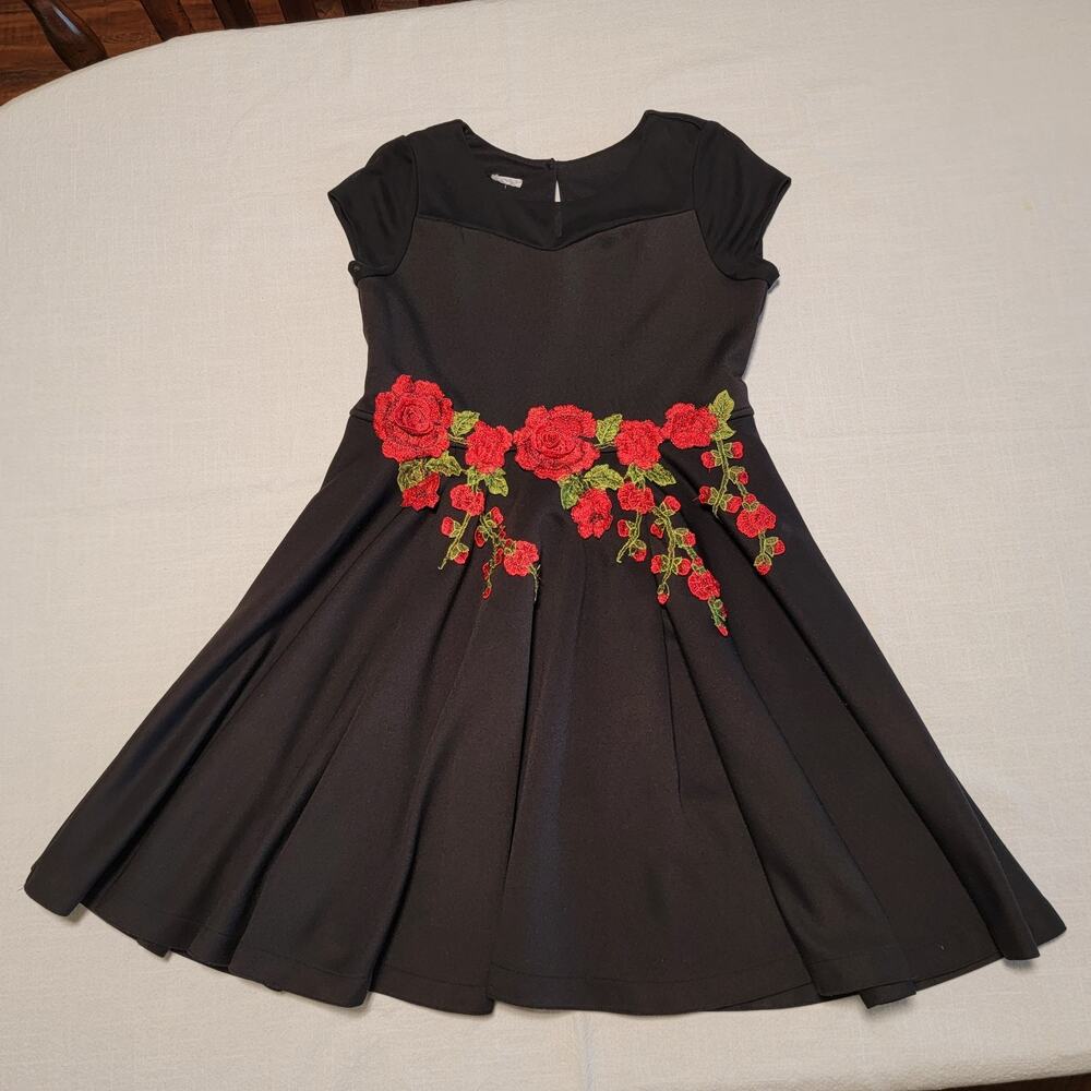 Women’s Black Fit & Flare Dress – Red Rose Floral Appliqué – Short Sleeve – XL